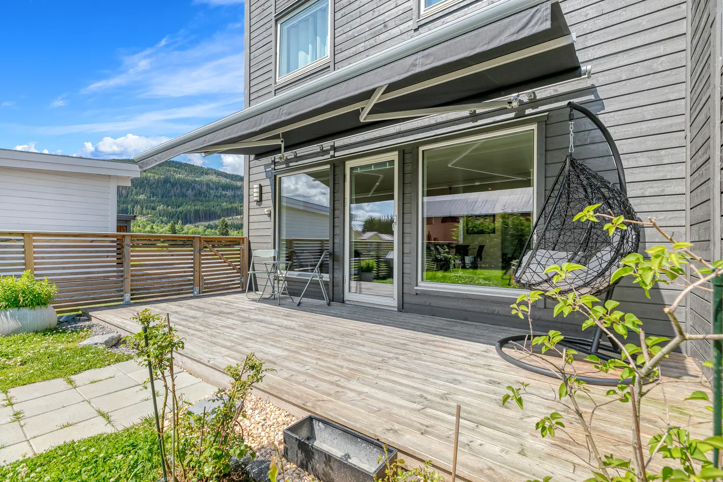 Moderne enderekkehus oppført i 2020 | Carport m/opplegg til lader | Solrik terrasse og hage | 3 (4) soverom | Rolig photo 2