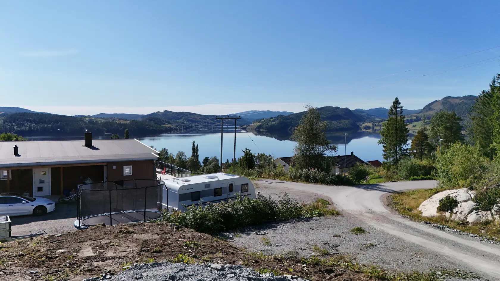 Flott utsiktstomt på 806 kvm innerst i blindvei på Vellamelen. Ingen byggeklausul. Opparbeidet og planert. photo 2