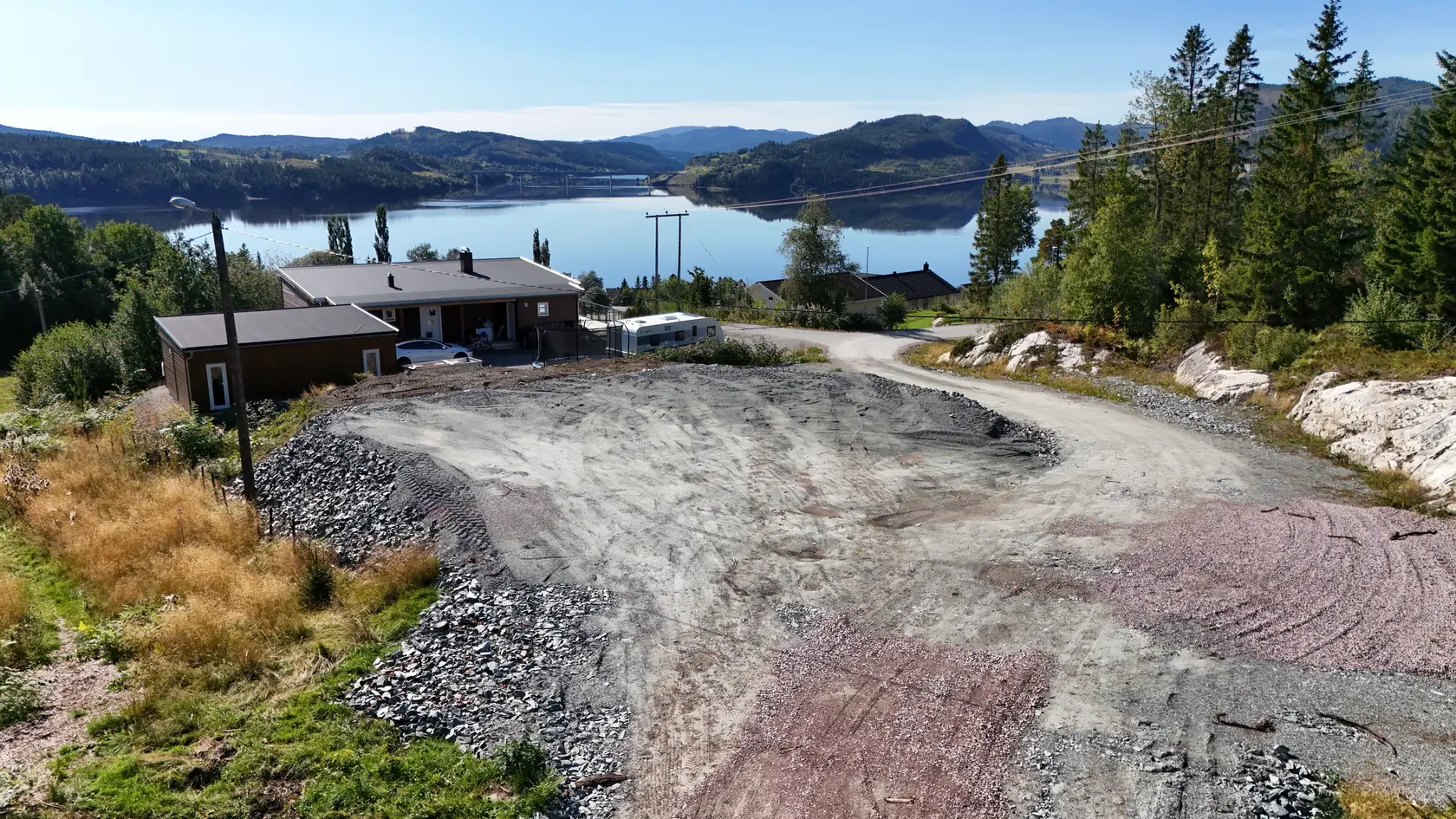 Flott utsiktstomt på 806 kvm innerst i blindvei på Vellamelen. Ingen byggeklausul. Opparbeidet og planert. photo 3