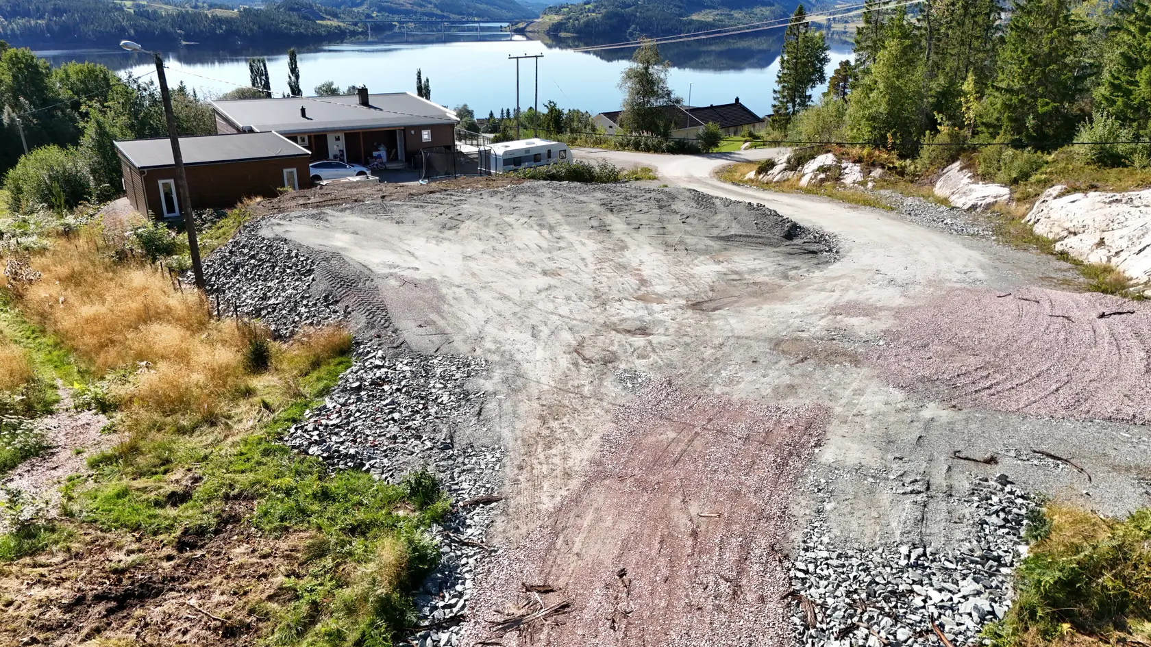 Flott utsiktstomt på 806 kvm innerst i blindvei på Vellamelen. Ingen byggeklausul. Opparbeidet og planert. photo 4