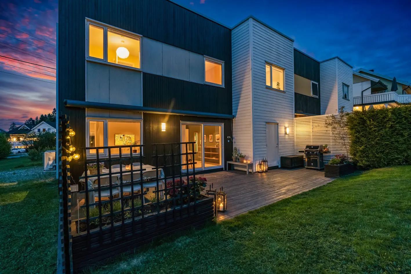 Innholdsrik funkis tomannsbolig fra 2015 m/flott terrasse og uteområde! Integrert garasje- Elbillader-Innerst i blindvei photo 4