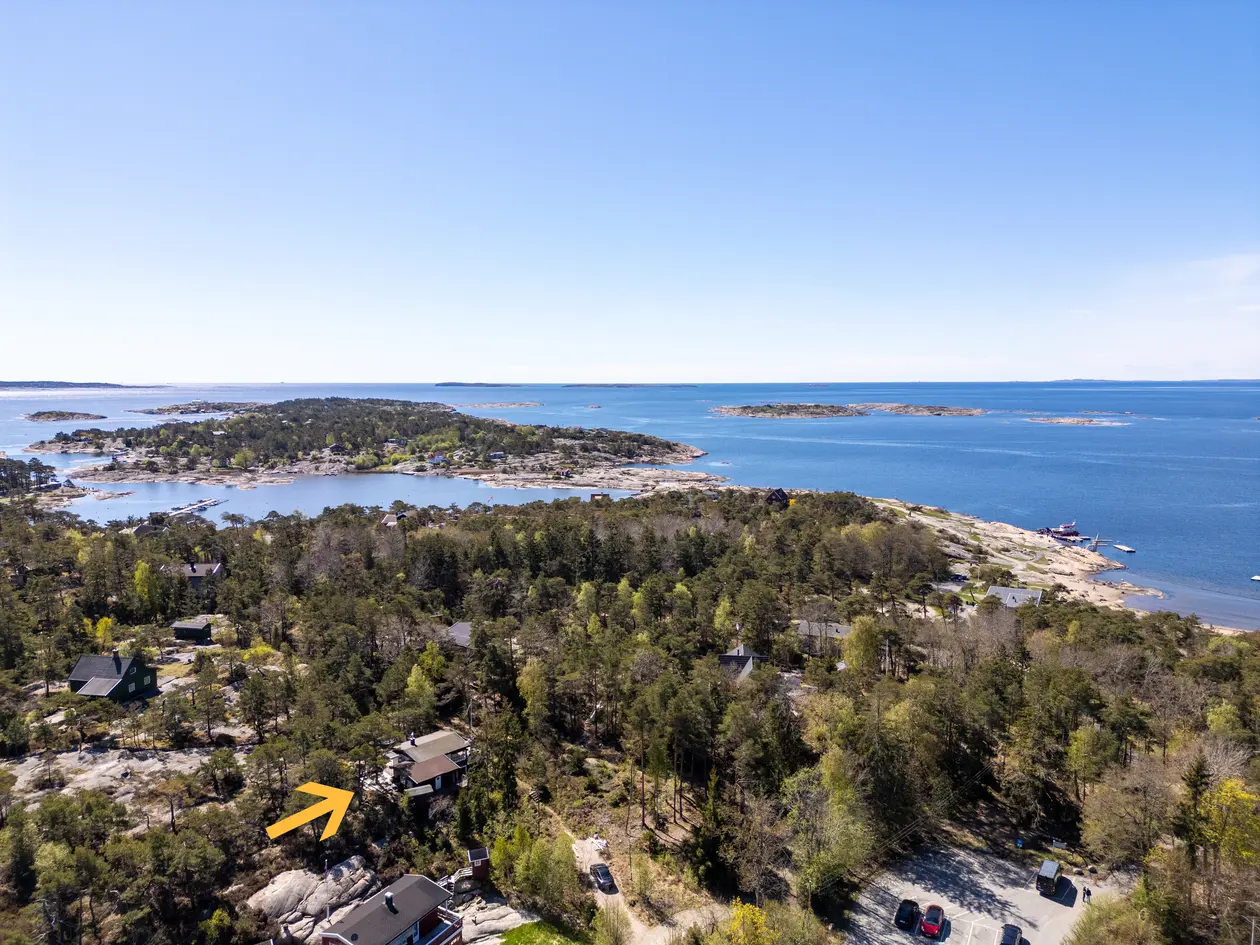 Svært sjarmerende hytte med god standard. Billvei helt fram. Eiertomt. Ved Foten badestrand - Bilde 3