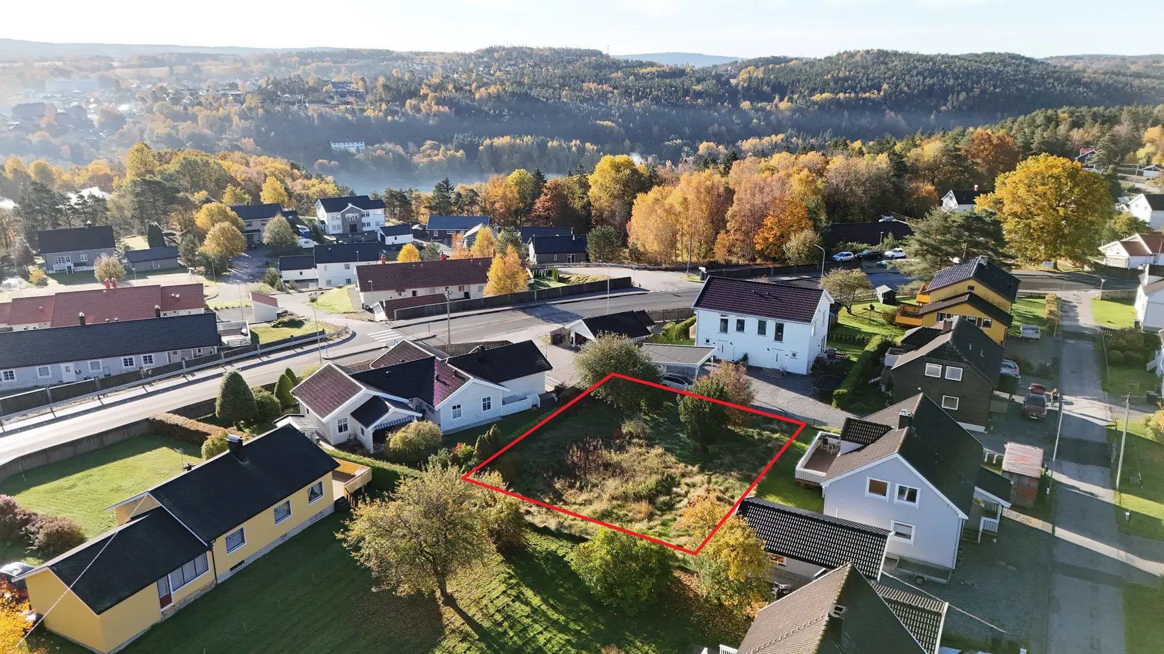 Boligtomt med godkjent igangsettingstillatelse til tomannsbolig - flat tomt med enkel opparbeidelse photo 2