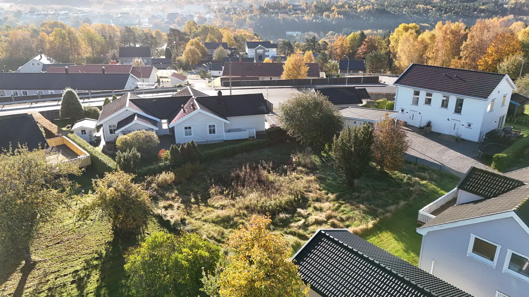 Boligtomt med godkjent igangsettingstillatelse til tomannsbolig - flat tomt med enkel opparbeidelse photo 3