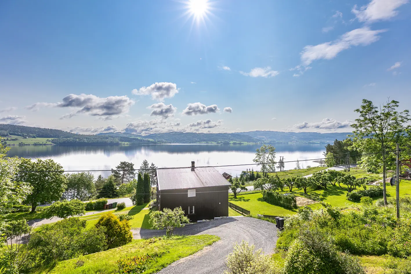 Enebolig med nydelig fjordutsikt, kun 100m fra Randsfjorden - 5 soverom og 2 stuer - Stor og usjenert tomt på ca. 2,1mål photo 5