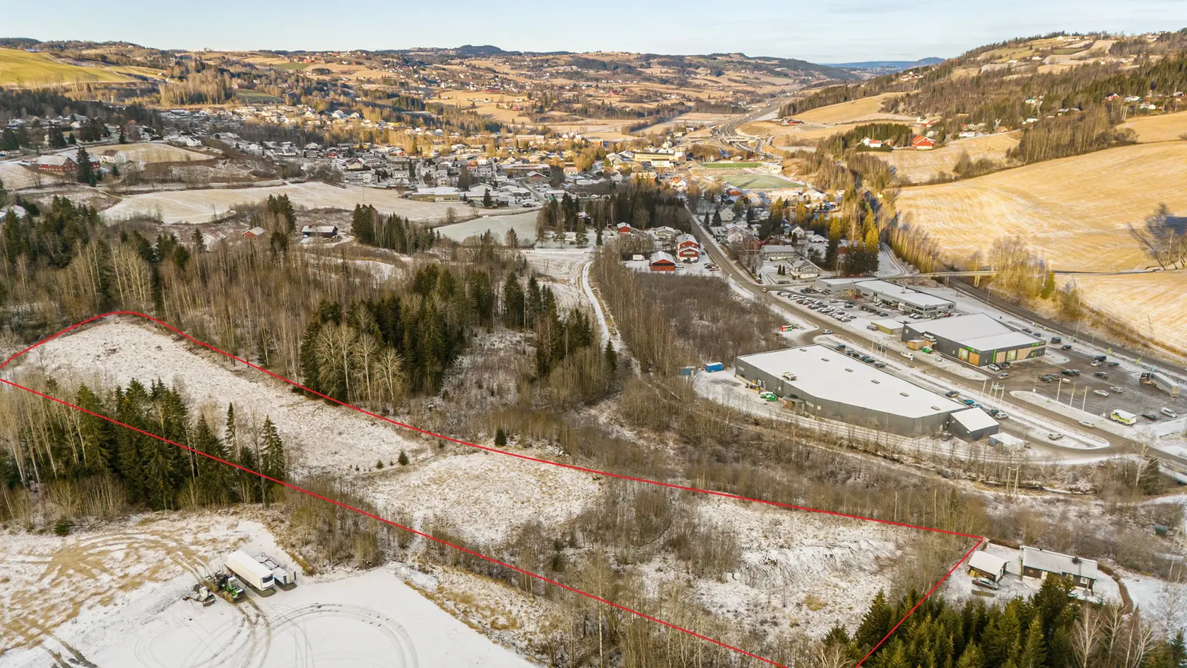 Tomtefelt på 18,5 mål med hovedformål boligbebyggelse midt i tettstedet Roa. photo 4