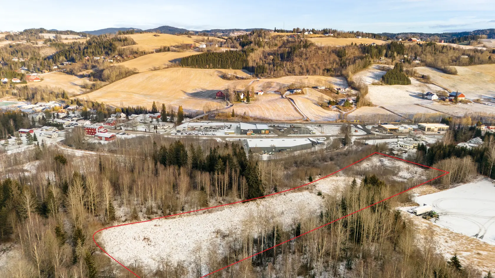 Tomtefelt på 18,5 mål med hovedformål boligbebyggelse midt i tettstedet Roa. photo 3