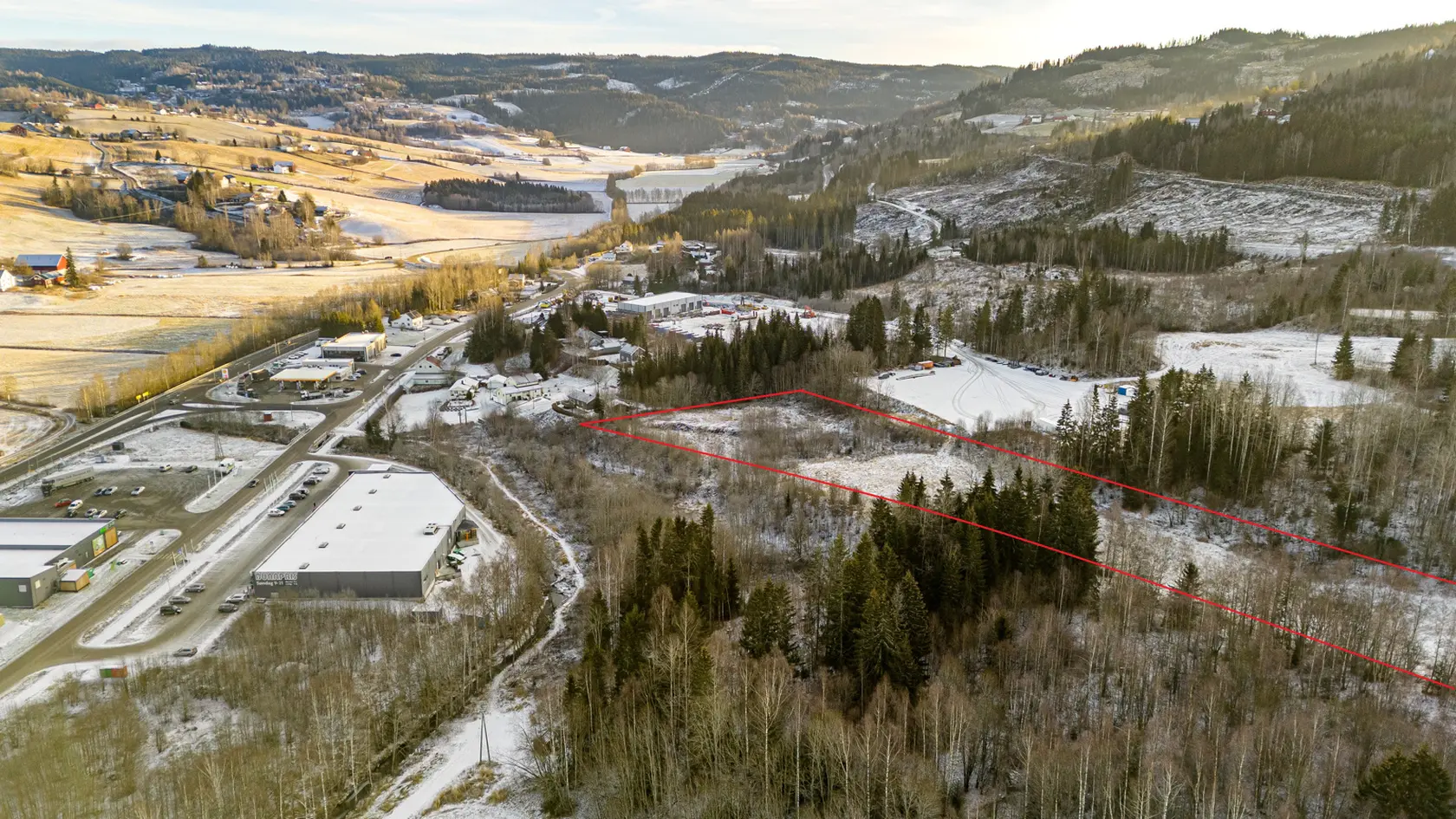 Tomtefelt på 18,5 mål med hovedformål boligbebyggelse midt i tettstedet Roa. photo 2