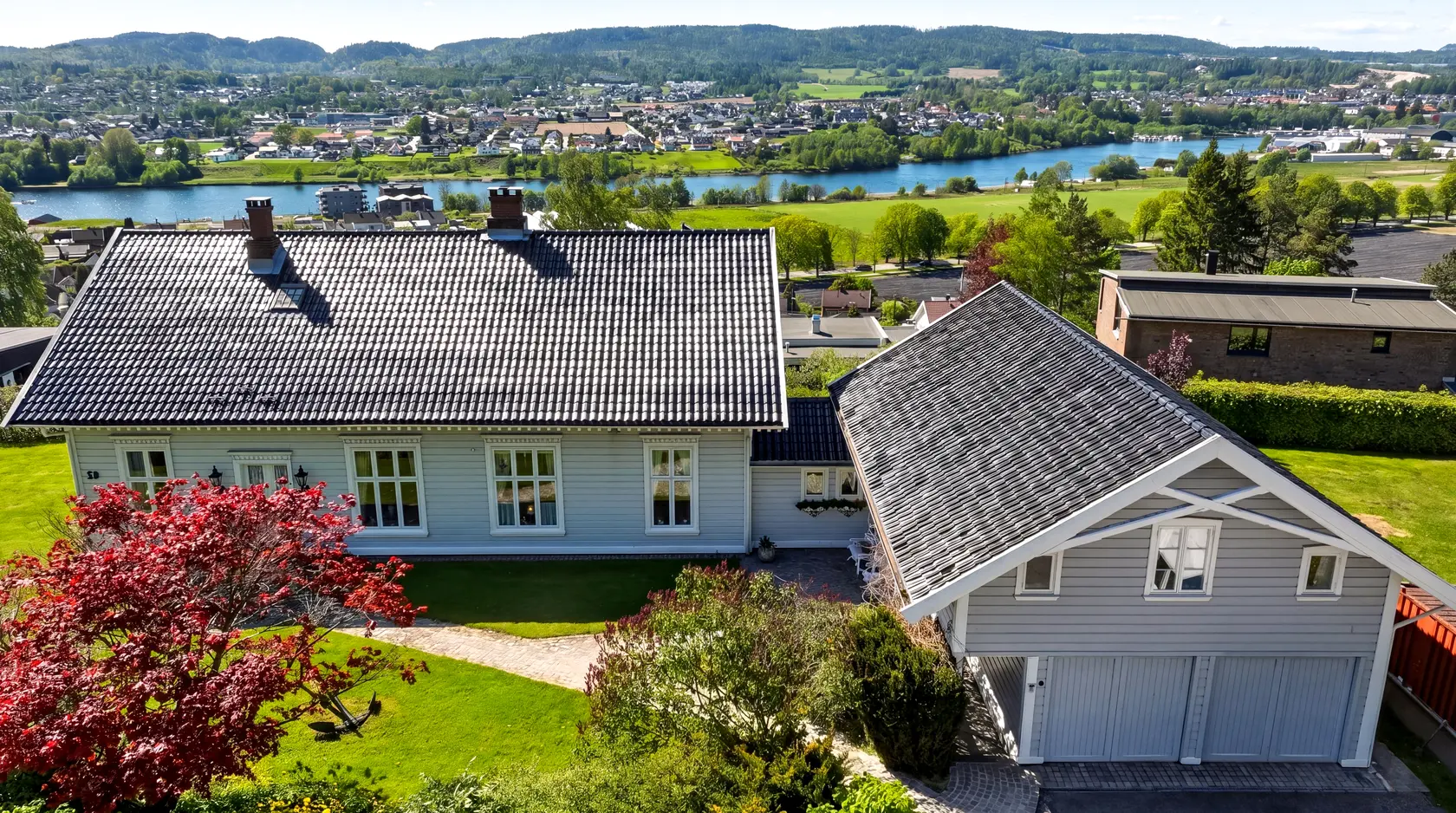 Herskapelig og påkostet eiendom på en av byens fineste utsiktstomter - Ca 2,1 mål tomt - Optimale solforhold photo 5