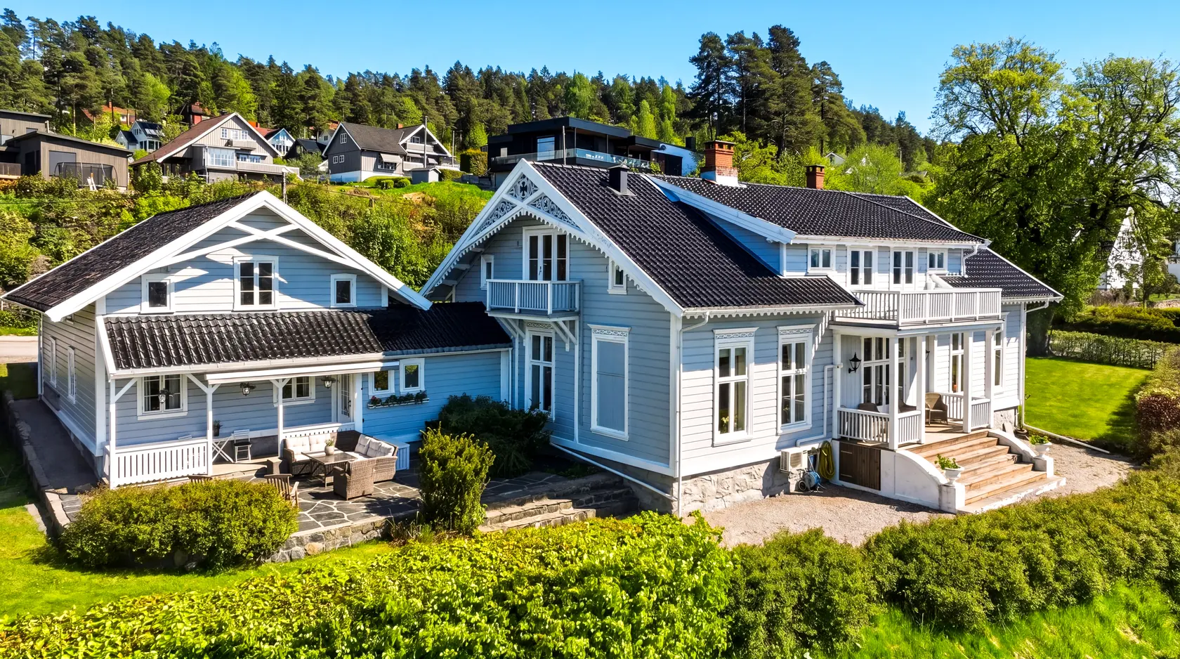 Herskapelig og påkostet eiendom på en av byens fineste utsiktstomter - Ca 2,1 mål tomt - Optimale solforhold photo 3