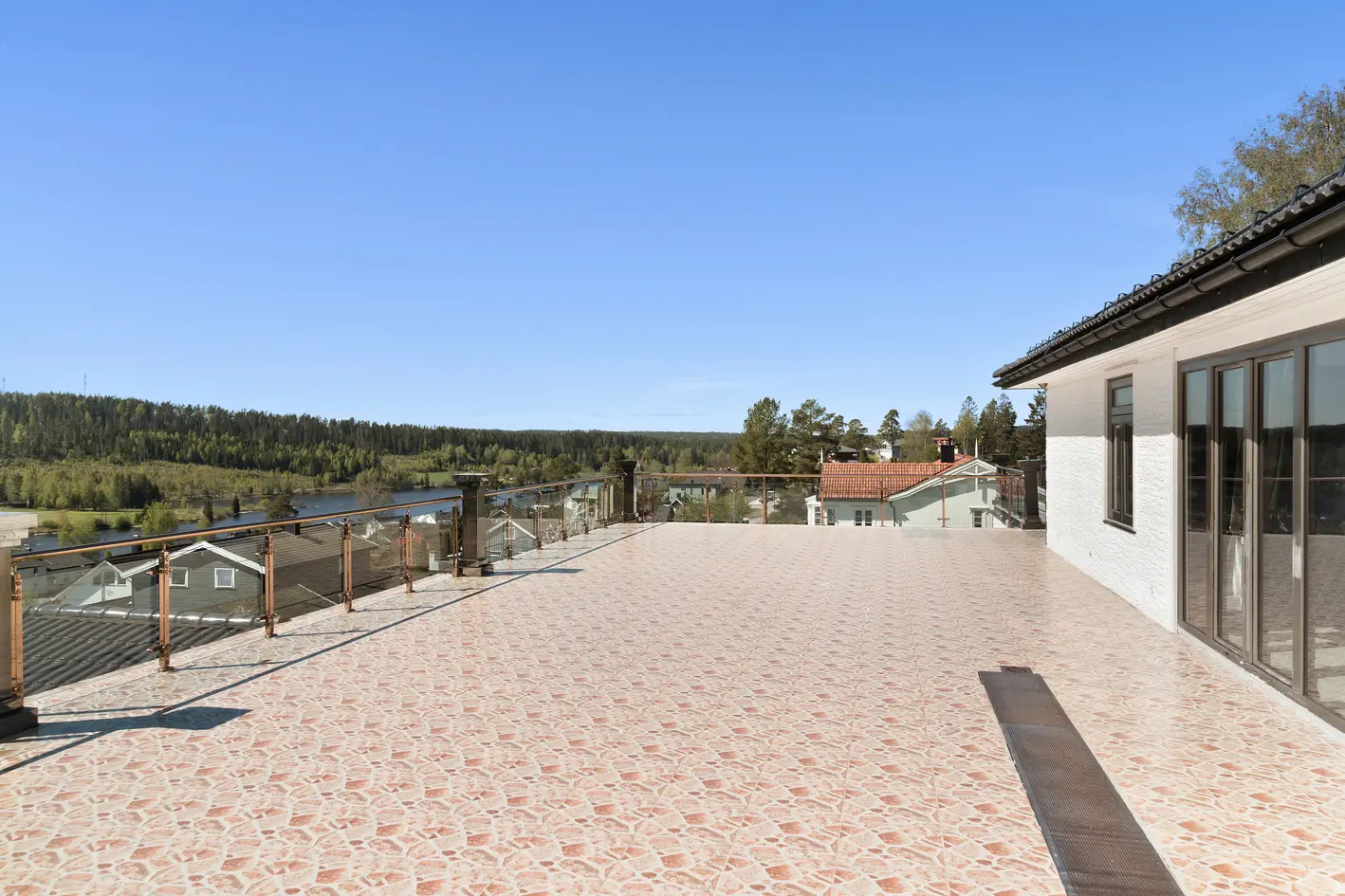 Stor enebolig m/separat utleiedel og hybel | Stor takterrasse på 184 m² med gode solforhold | Integrert garasje (170 m²) photo 3