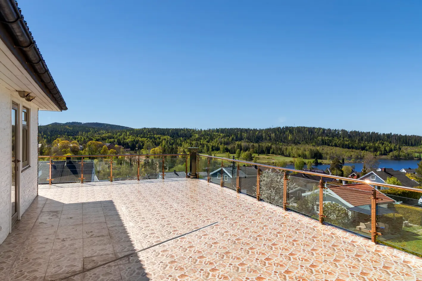 Stor enebolig m/separat utleiedel og hybel | Stor takterrasse på 184 m² med gode solforhold | Integrert garasje (170 m²) photo 4