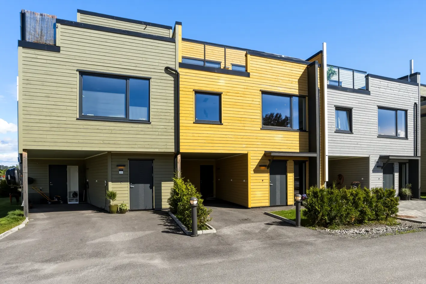 Flott, innholdsrik familiebolig i rekke - 3 sov & 2 bad - Carport - Stor, solrik terrasse - Meget gode solforhold!, porsgrunn