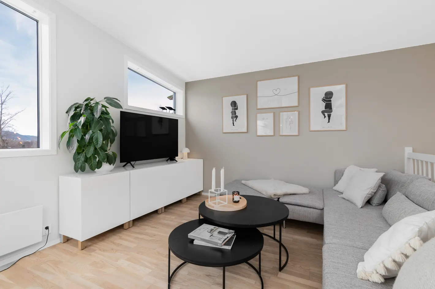 Lekker og moderne enebolig i kjede fra 2020 beliggende på Hoeggen - 3 soverom - Romslig balkong - Carport photo 4