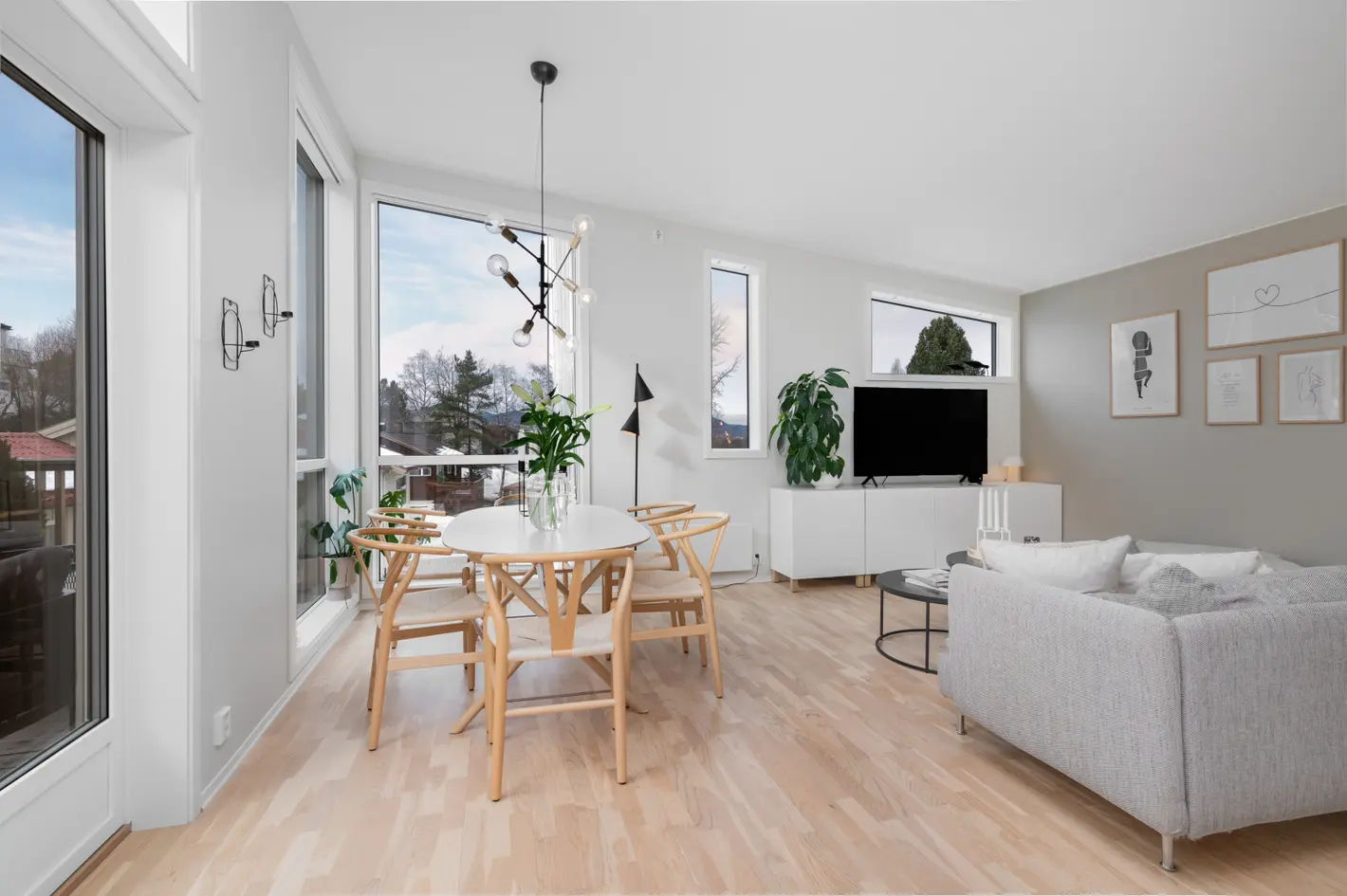 Lekker og moderne enebolig i kjede fra 2020 beliggende på Hoeggen - 3 soverom - Romslig balkong - Carport photo 5