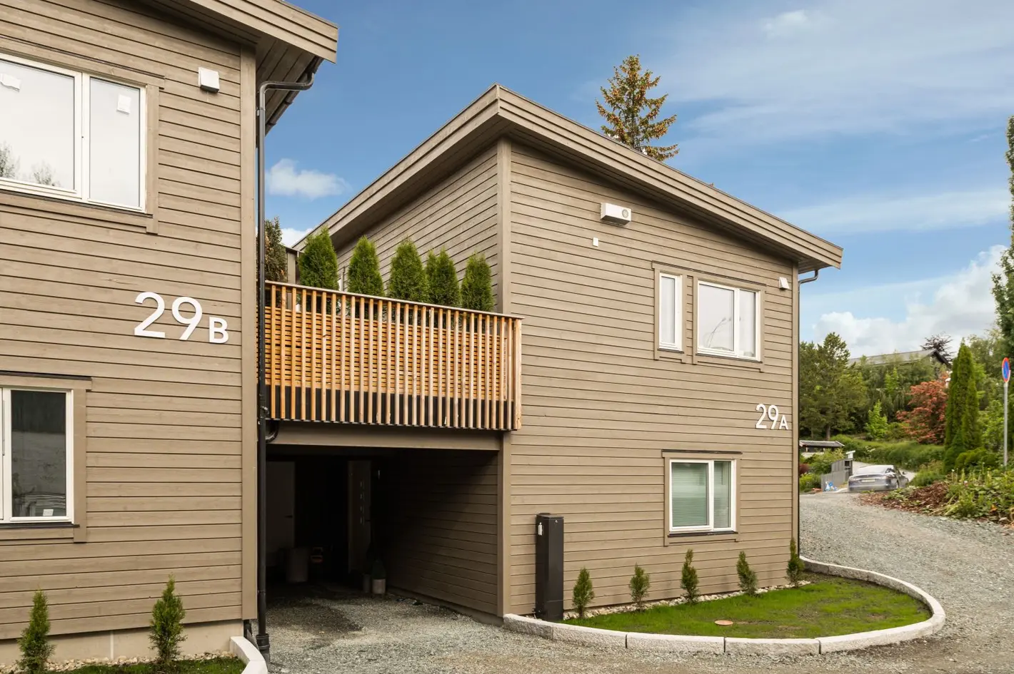 Lekker og moderne enebolig i kjede fra 2020 beliggende på Hoeggen - 3 soverom - Romslig balkong - Carport photo 2