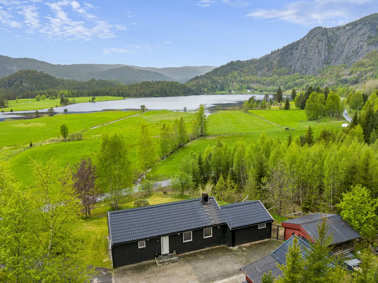 Landlig enebolig med stor tomt og potensial | 4 sov, garasje, verksted og bod | Naturskjønt og rolig photo 2