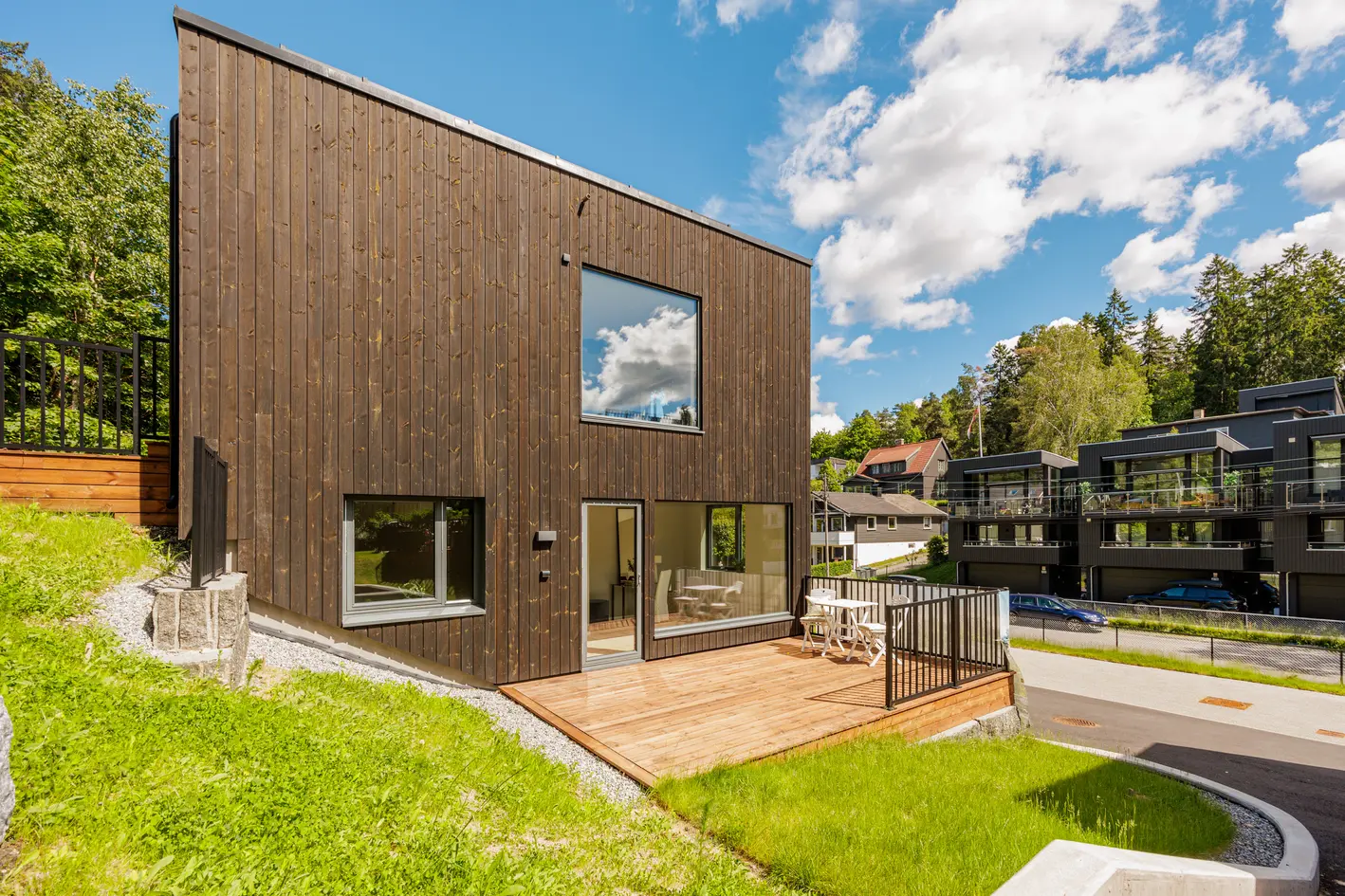 Helt ny enebolig | Tilrettelagt for hybel med egen inngang | Takterrasse, markterrasse og privat hageparsell | Parkering photo 3