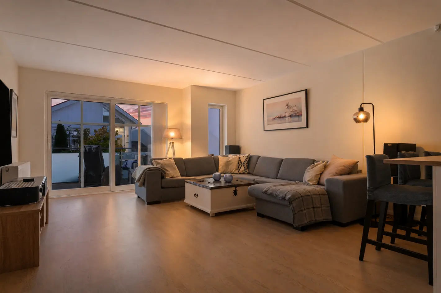 Moderne leilighet med bra standard – midt i hjertet av Skjærhalden. Garasjeplass og el-bil lader photo 2