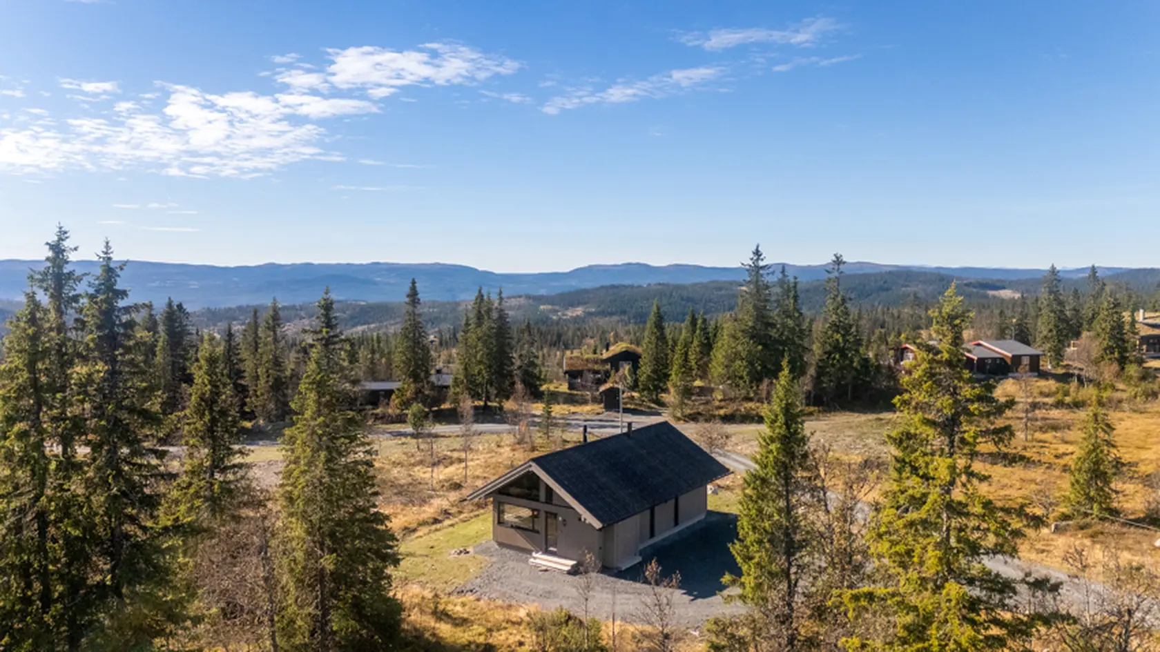 Energieffektiv Hedvig hytte - Bergvarmepumpe med vannbåren varme - Strøm og solcelle - Skiløyper like ved - Elbil lader, etnedal