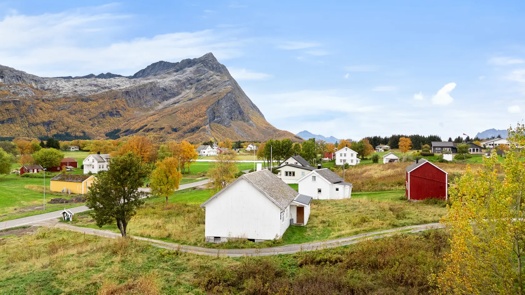 Tidligere menighetshus/ forsamlingslokaler, med potensiale - Solrik eiendom, praktfull utsikt - Flotte naturomgivelser photo 2