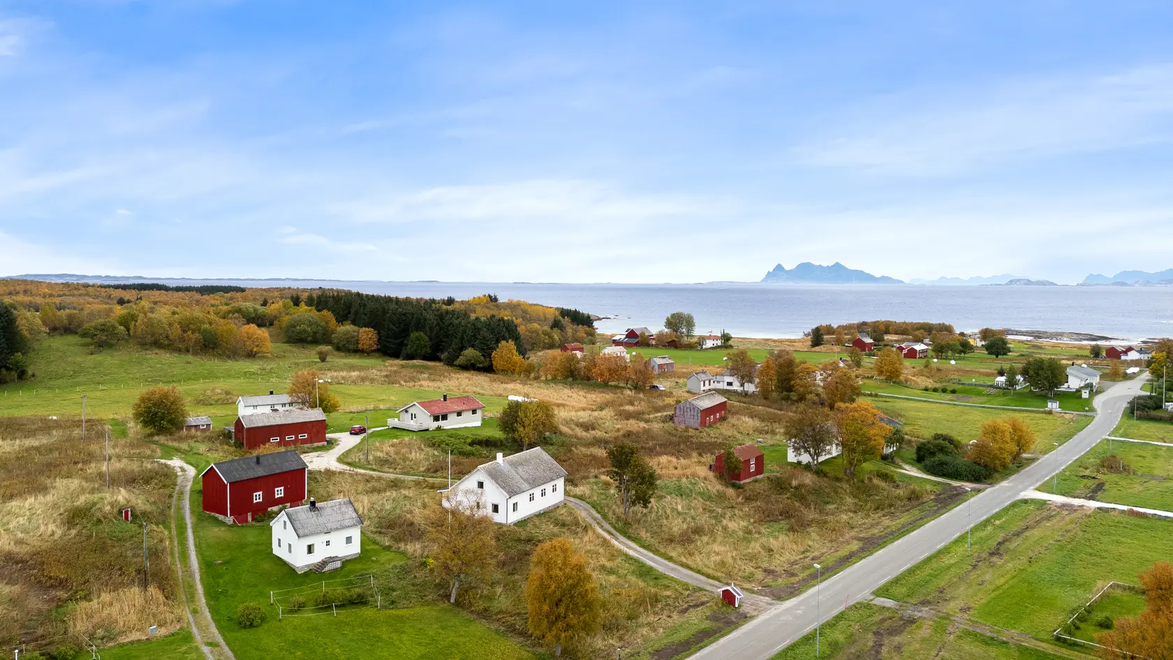 Tidligere menighetshus/ forsamlingslokaler, med potensiale - Solrik eiendom, praktfull utsikt - Flotte naturomgivelser