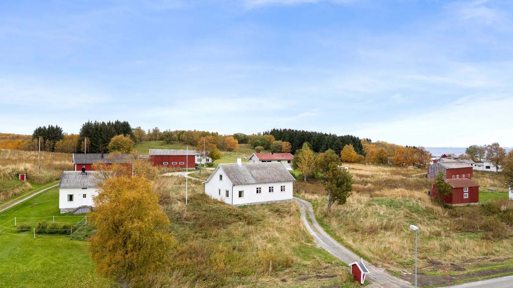 Tidligere menighetshus/ forsamlingslokaler, med potensiale - Solrik eiendom, praktfull utsikt - Flotte naturomgivelser photo 3