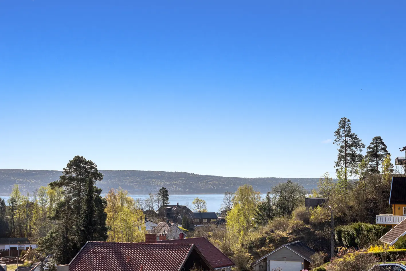 Innholdsrik familiebolig med 4 sov. | Stor, solrik terrasse | Rolig og attraktiv beliggenhet nær sjøen og Vollen sentrum photo 3