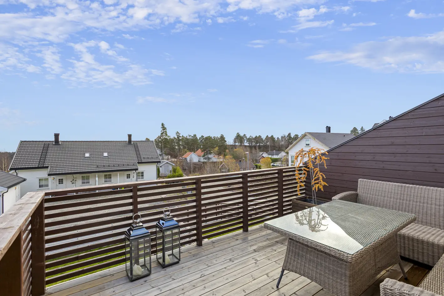 Nyere 4-roms fra 2022 i rolig og sentrumsnært nabolag - Veranda på 13 m² - Utsyn og parkering photo 2