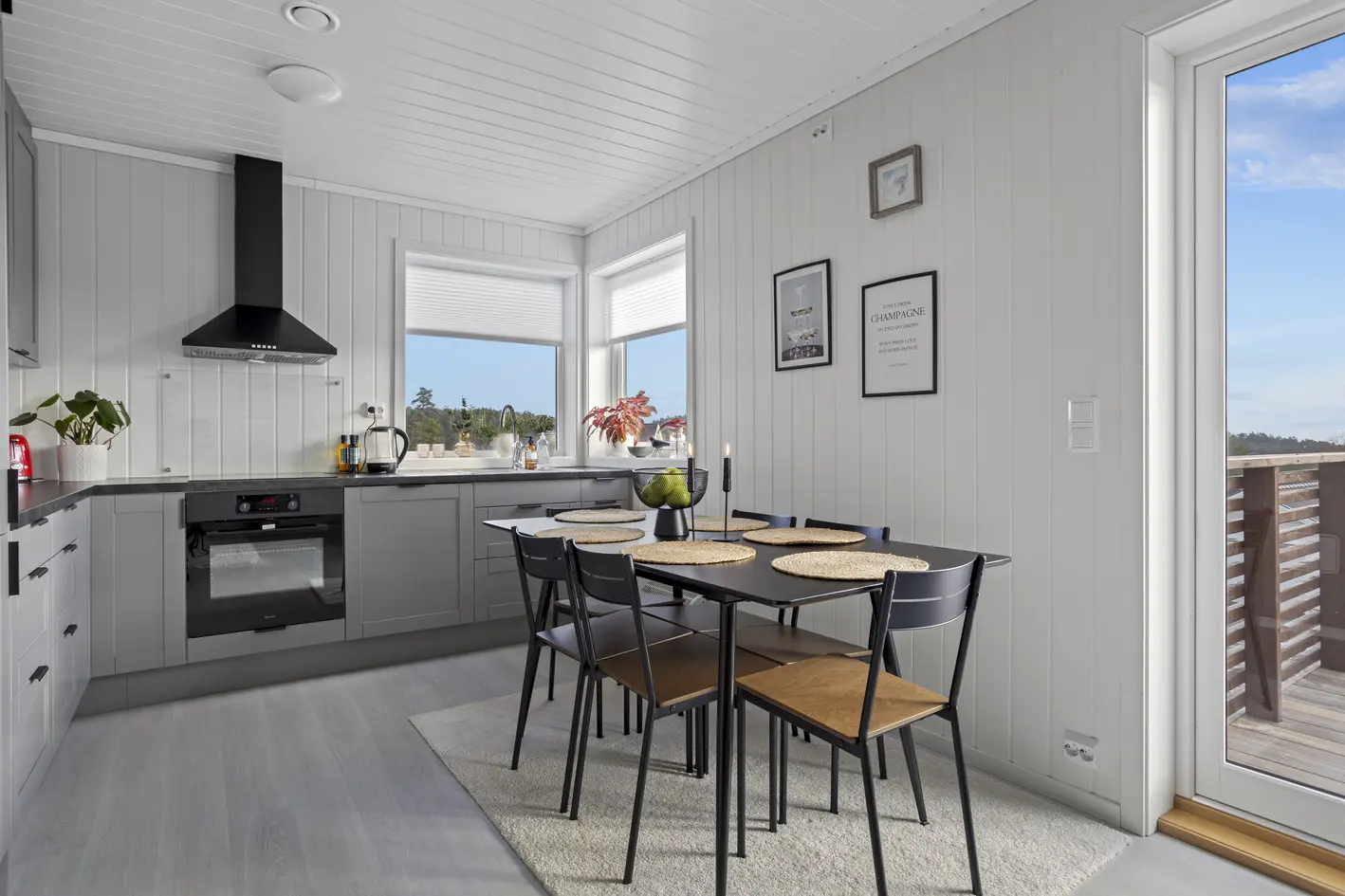 Nyere 4-roms fra 2022 i rolig og sentrumsnært nabolag - Veranda på 13 m² - Utsyn og parkering photo 5