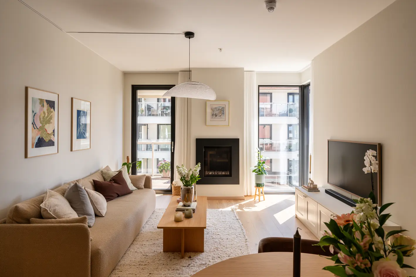 Moderne og lys 3-roms leilighet i nybygg fra 2025 med 14m² solrik balkong. Gasspeis, heis og felles takterrasse. MÅ SES!, oslo