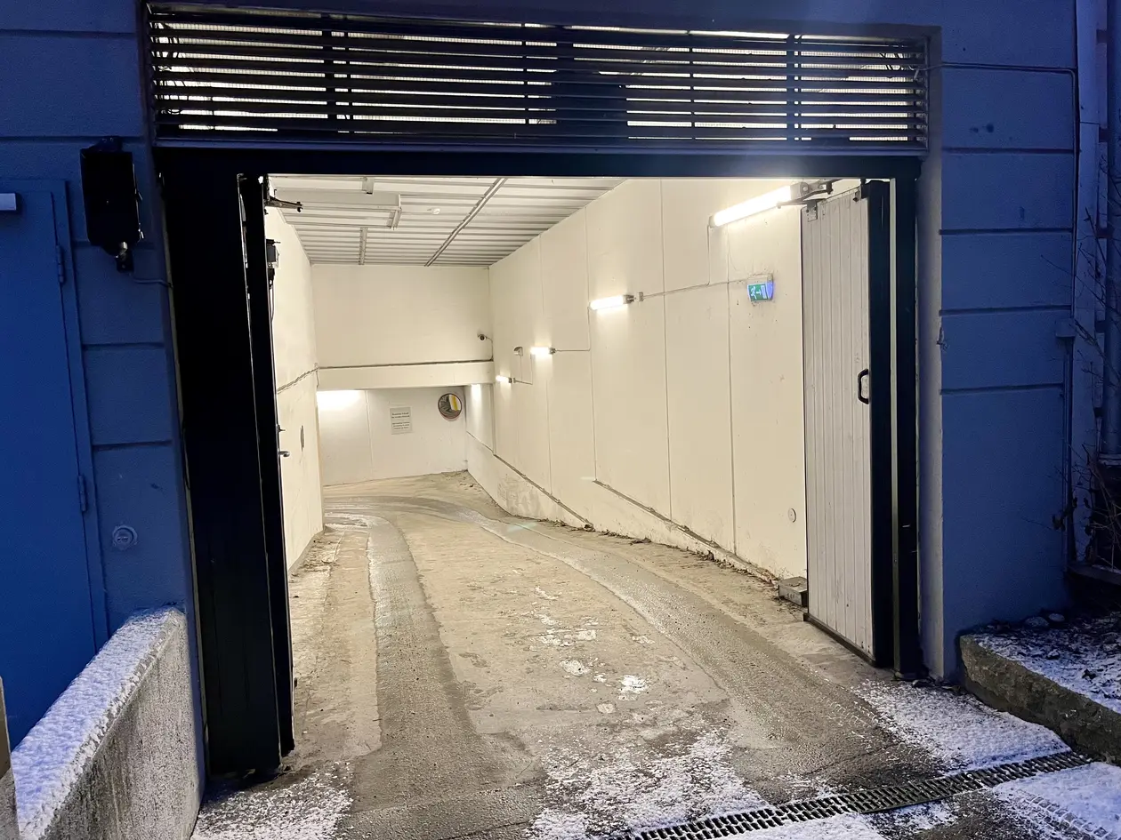 Flott parkeringsplass med elbil-lader i et oppvarmet og lukket garasjeanlegg | Sentralt på Frogner! photo 3
