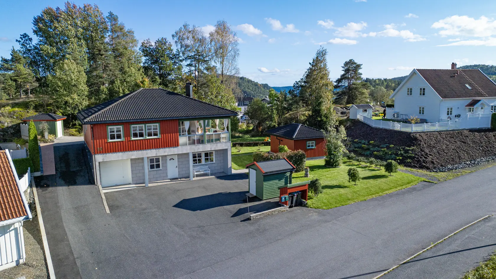 Lettstelt enebolig m/ utleiedel, garasje og innredet uthus. photo 2