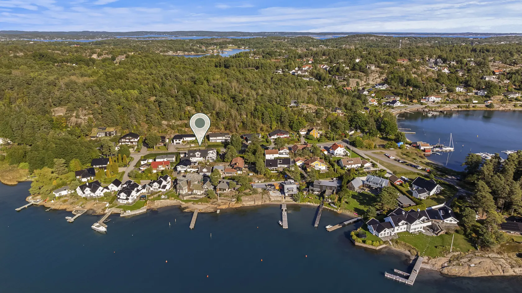 Særdeles populært beliggende enebolig like ved sjø og badestrand - Gode utleiemuligheter - Totalt bruksareal 518 kvm. photo 3