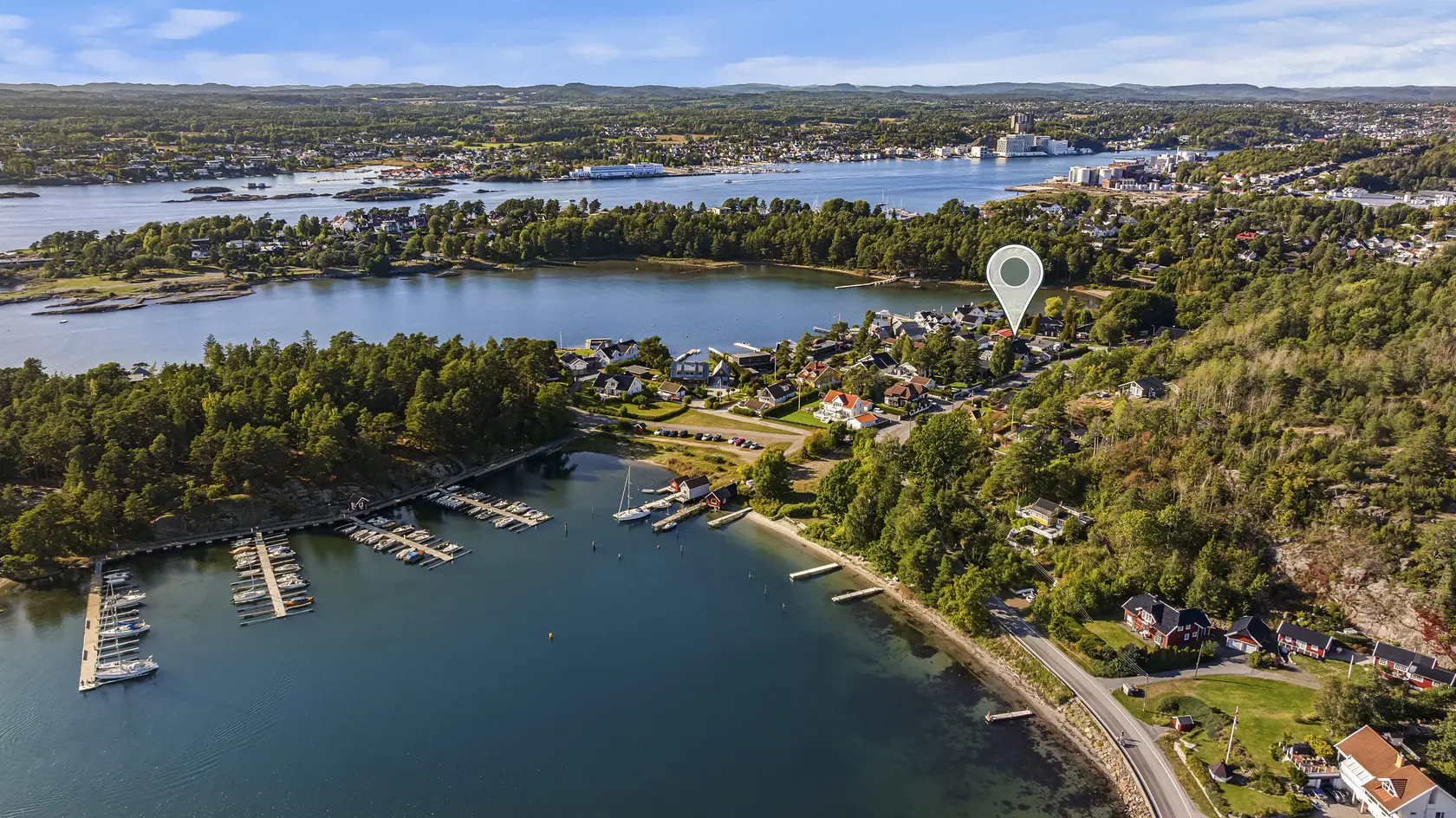 Særdeles populært beliggende enebolig like ved sjø og badestrand - Gode utleiemuligheter - Totalt bruksareal 518 kvm. photo 4