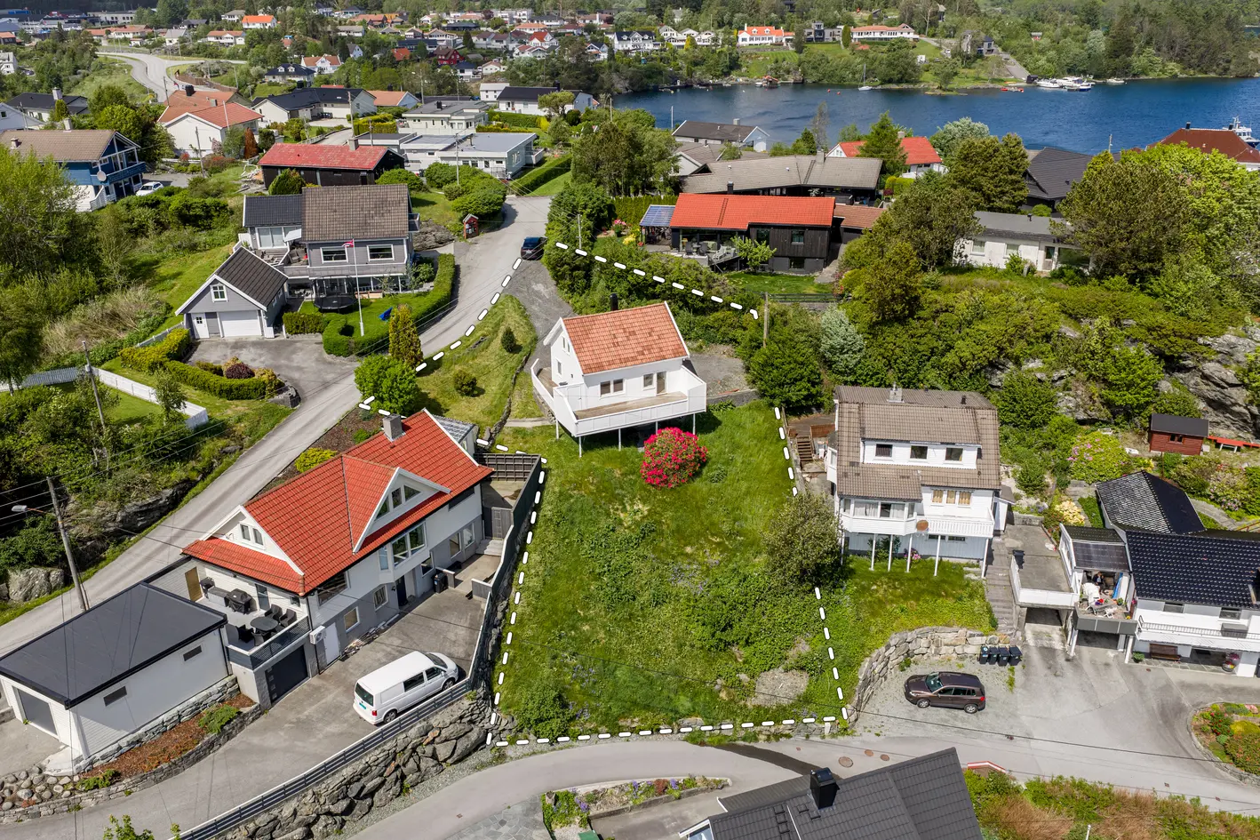 Oppgradert enebolig med moderne standard - Ekstra tomtepotensial/mulighet for videresalg av boligtomt!