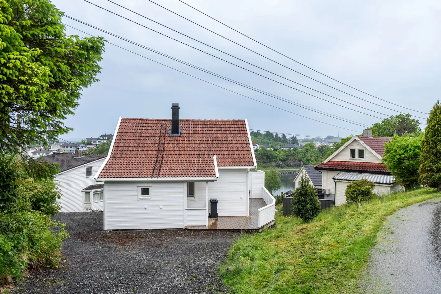 Oppgradert enebolig med moderne standard - Ekstra tomtepotensial/mulighet for videresalg av boligtomt! photo 3