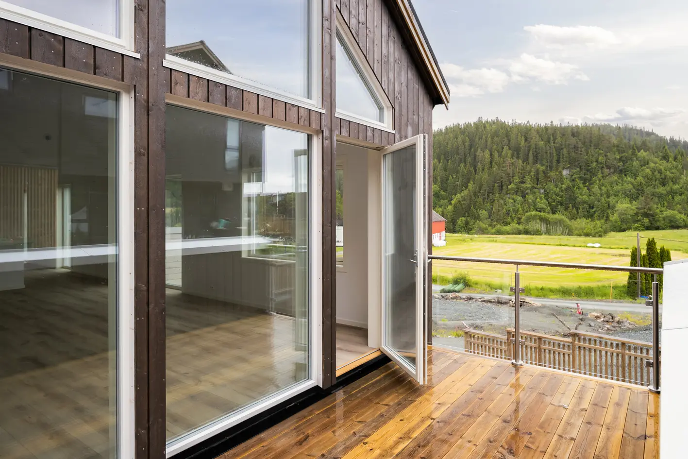 Lekker, nyoppført enebolig med landlig beliggenhet. 4 sov. 2 stuer. 2 bad. Verandaer mot sør og vest. Carport. photo 5