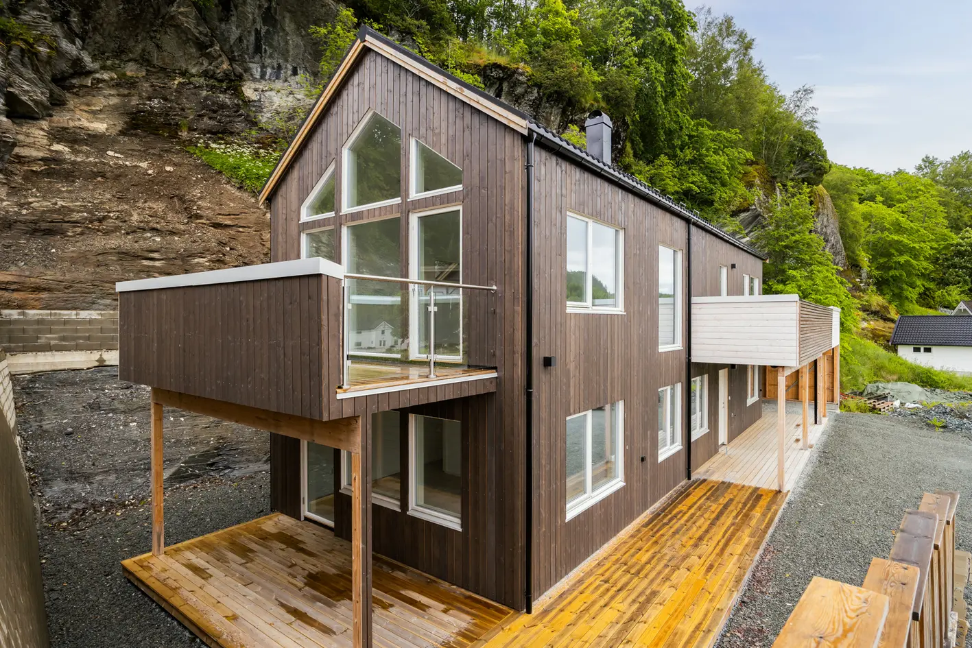Lekker, nyoppført enebolig med landlig beliggenhet. 4 sov. 2 stuer. 2 bad. Verandaer mot sør og vest. Carport. photo 2
