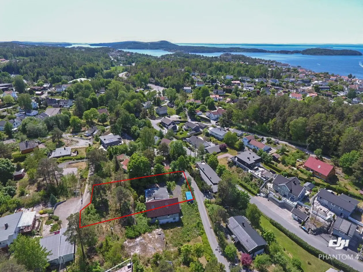 Vestvendt tomt m/rammetillatelse for enebolig og garasje - Gå til Son sentrum, bhg og skoler - Sentralt og naturnært!, son