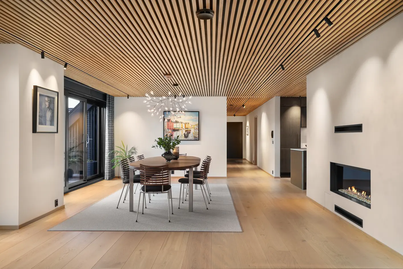Unik highend-toppleilighet – renovert i 2023. Flott utsikt, 2 garasjeplasser og ypperlige solforhold. Prima beliggenhet! photo 3