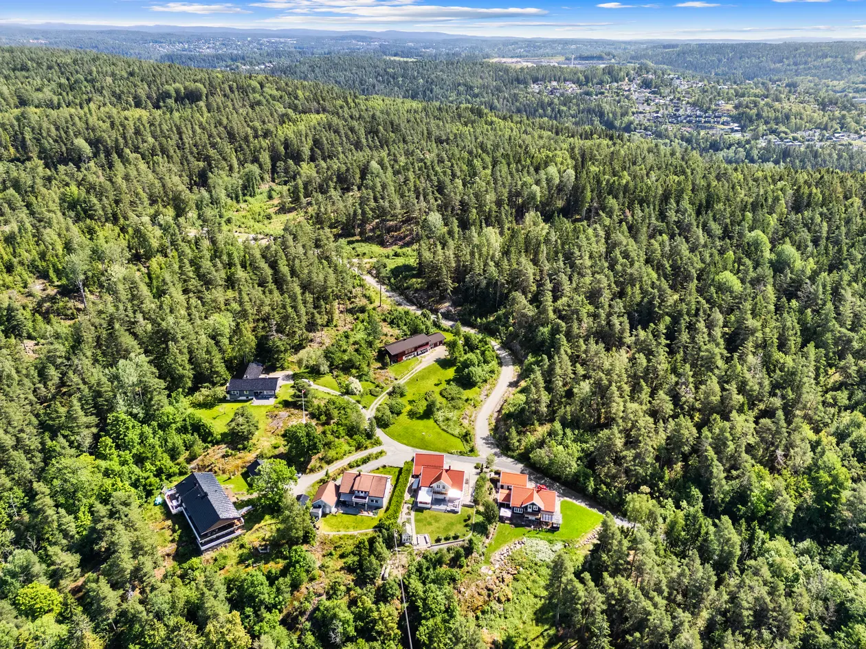 Byggeklar drømmetomt omringet av natur i nesten bilfritt og barnevennlig område. Herlig nærhet til både sjø og mark! photo 5