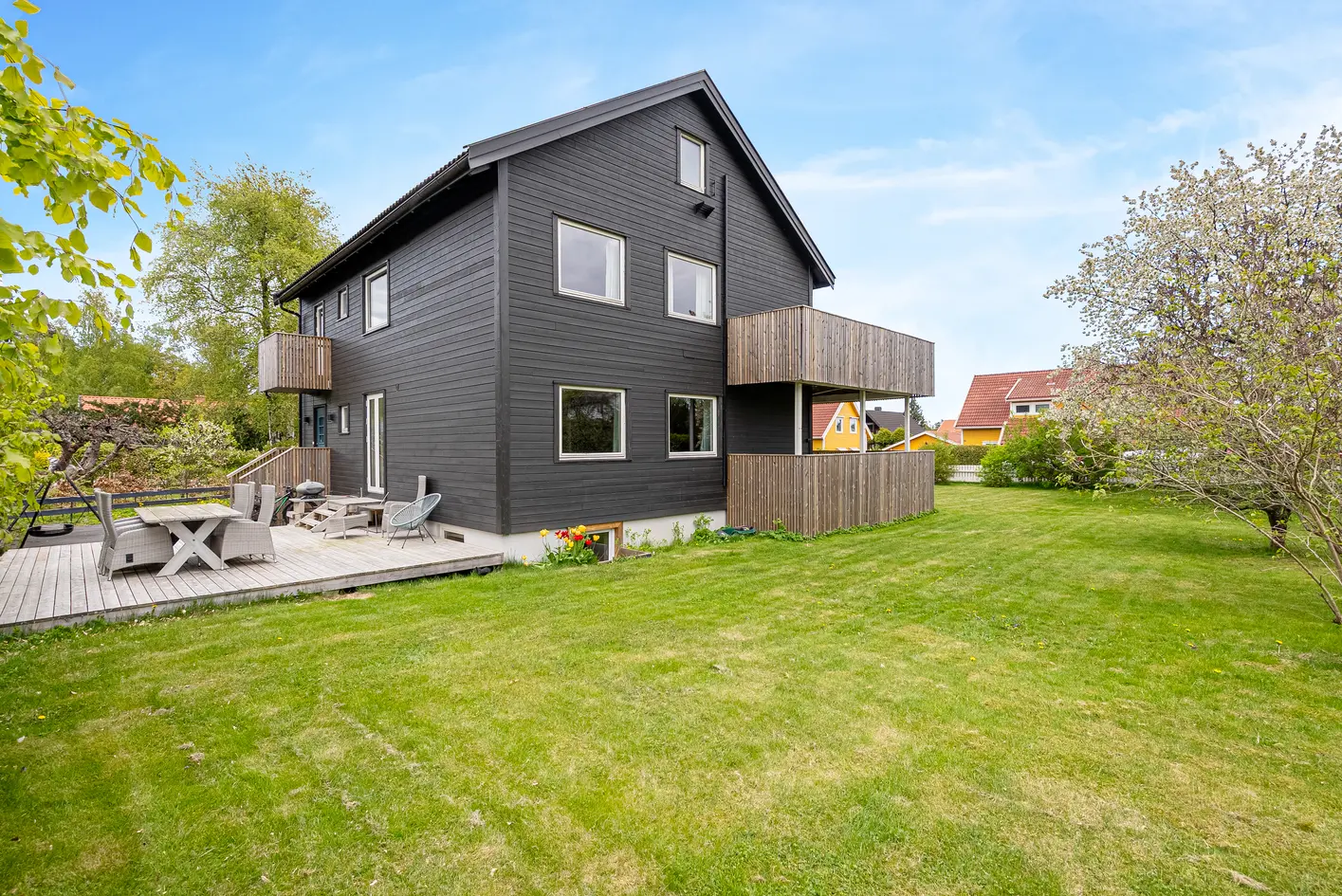 BUD INNKOMMET- Særdeles stor og innholdsrik tomannsbolig – perfekt for å bo selv med utleie eller leie ut bygningsmassen photo 5