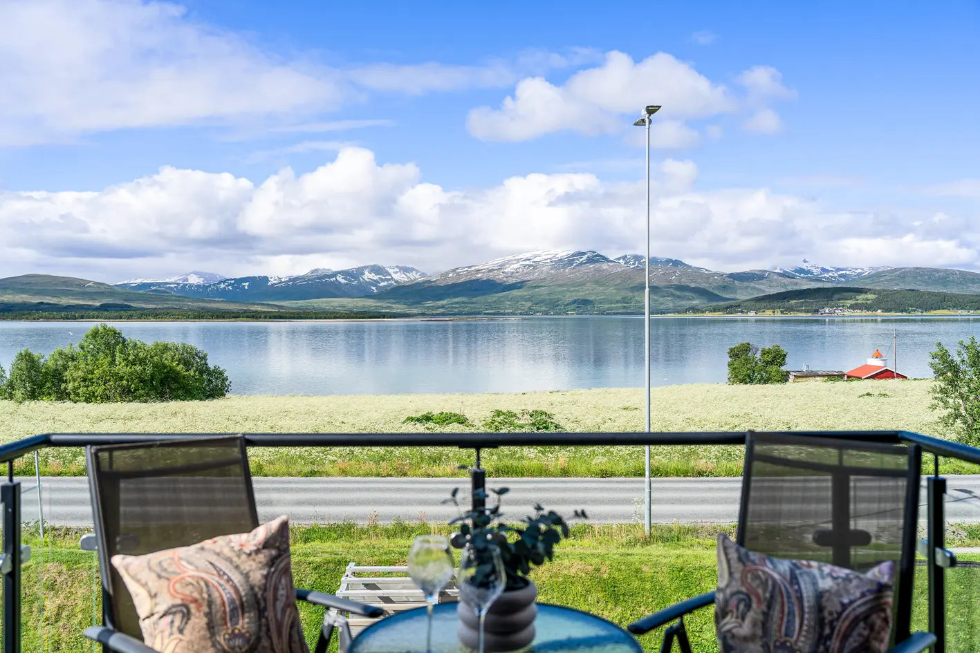 Lekker enebolig med høy standard og utleiemulighet - Etterspurt boområde med meget gode sol- og utsiktsforhold! photo 3