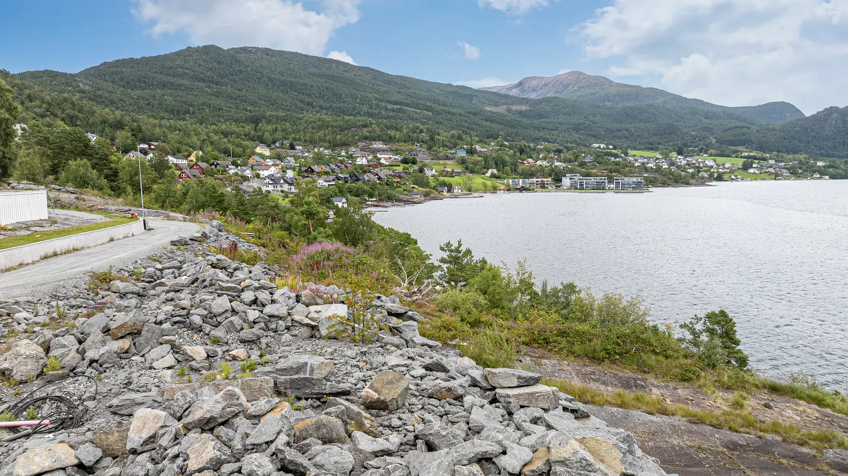 Stor utviklingseiendom på ca. åtte mål regulert til både kons. og fri boligbebyggelse. Ureg. tilleggstomt. photo 4