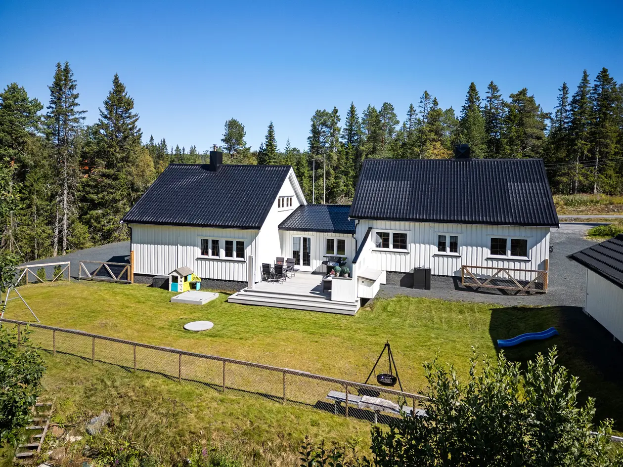 Stor enebolig m/2 utleieleiligheter - Påkostet mellom 20-24 - 8 soverom - Solrikt, usjenert og gode parkeringsmuligheter photo 3
