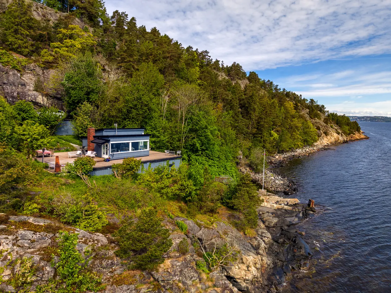 Hytte ved vannkanten | Nydelig beliggenhet | Strandlinje| Panorama | 150kvm uteplass| Parkering på egen tomt - View 3