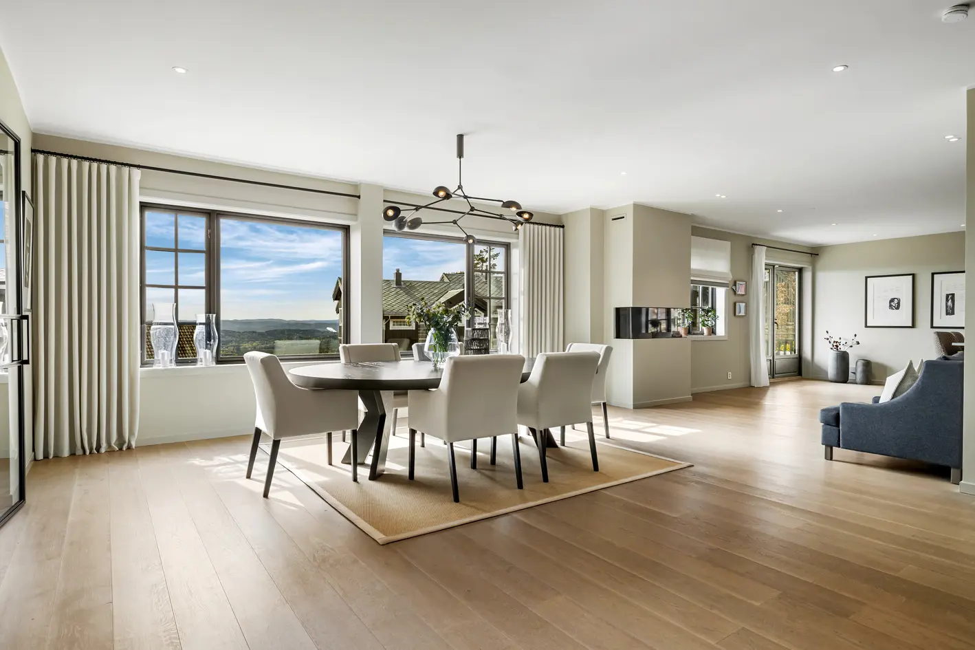 Holmenkollens vestside - 297 m² over to plan | Panoramautsikt | Gjestedel, heis og dobbeltgarasje | Vannbåren gulvvarme photo 4