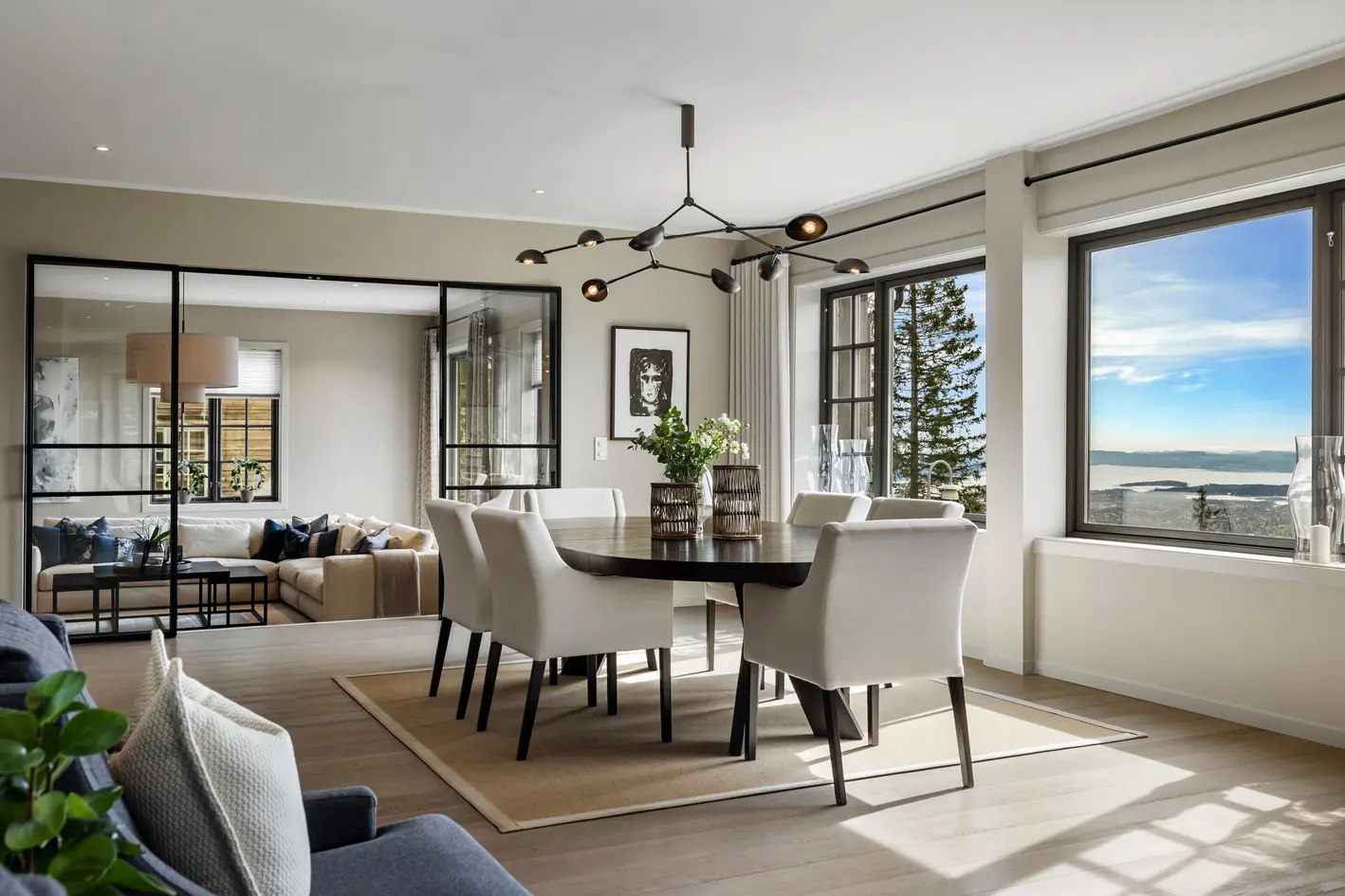 Holmenkollens vestside - 297 m² over to plan | Panoramautsikt | Gjestedel, heis og dobbeltgarasje | Vannbåren gulvvarme photo 5