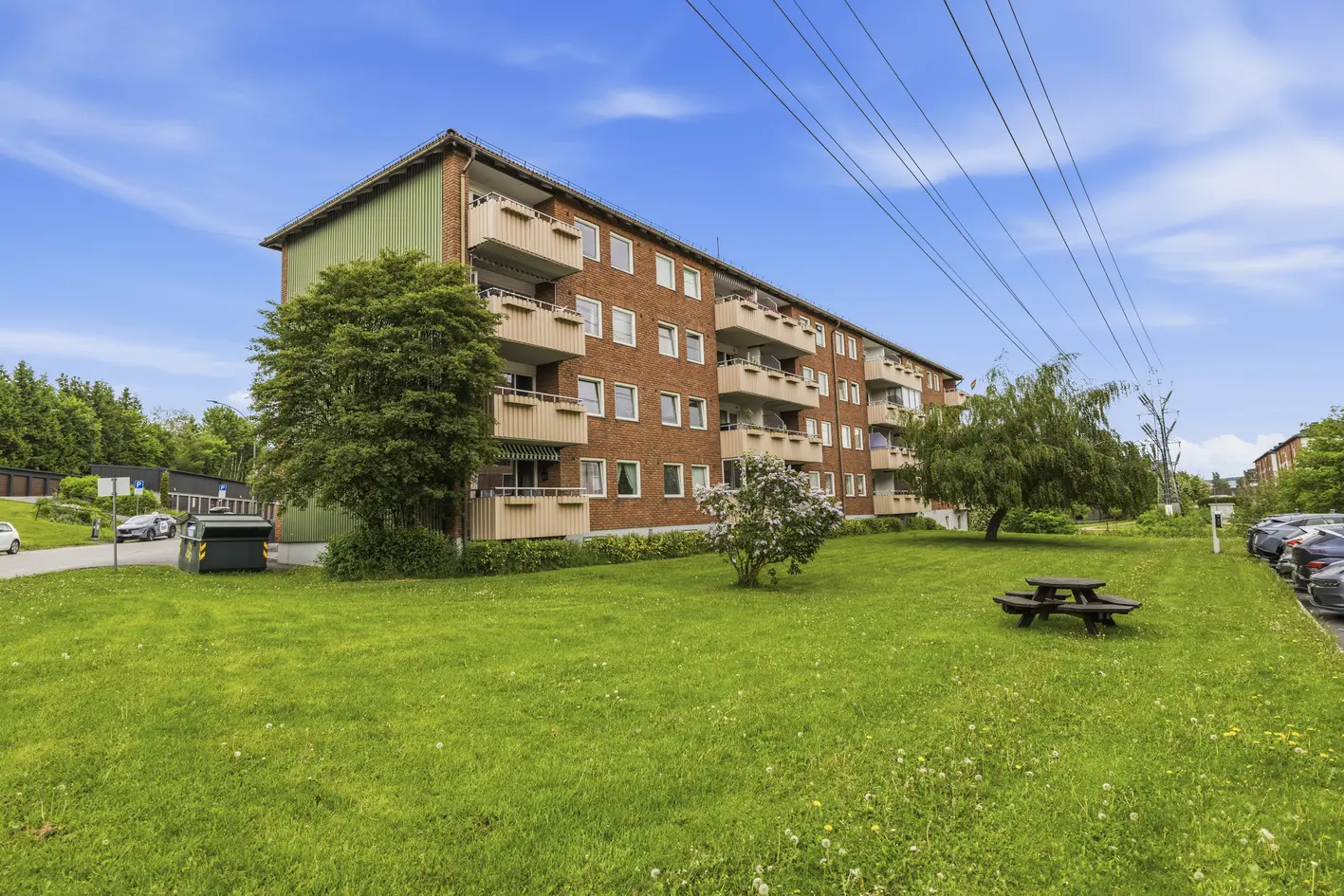 Innholdsrik 4-roms med sydvendt balkong - 3 soverom - Meget barnevennlig rett ved Bjerkedalen park - V.v & fyring inkl. photo 2